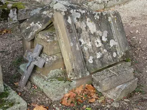 Convocation aux titulaires des concessions funéraires en état d’abandon au cimetière d’Hébécourt.