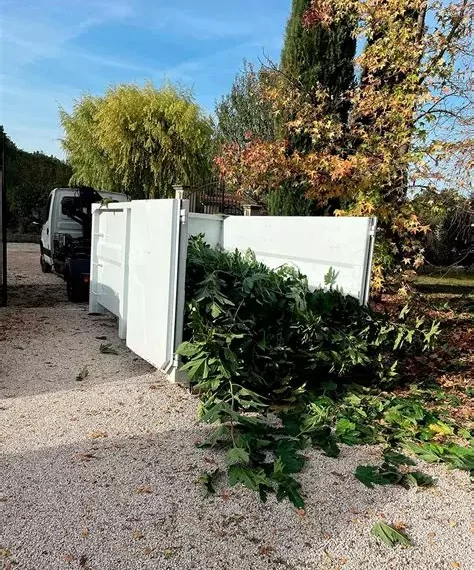 Suite à un dysfonctionnement du prestataire, la benne à végétaux n’a pas été déposée sur la chaussée…